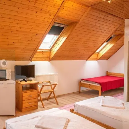 Haramia Csapszek Es Fogado Gasthuis 3*