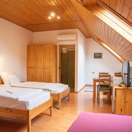 Haramia Csapszek Es Fogado Gasthuis