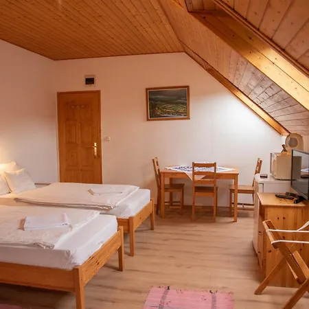 Haramia Csapszek Es Fogado Gasthuis 3*