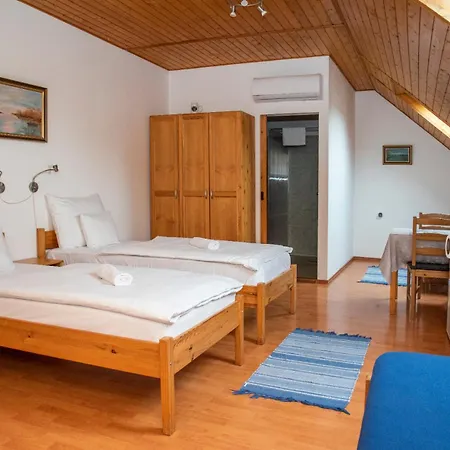 Haramia Csapszek Es Fogado